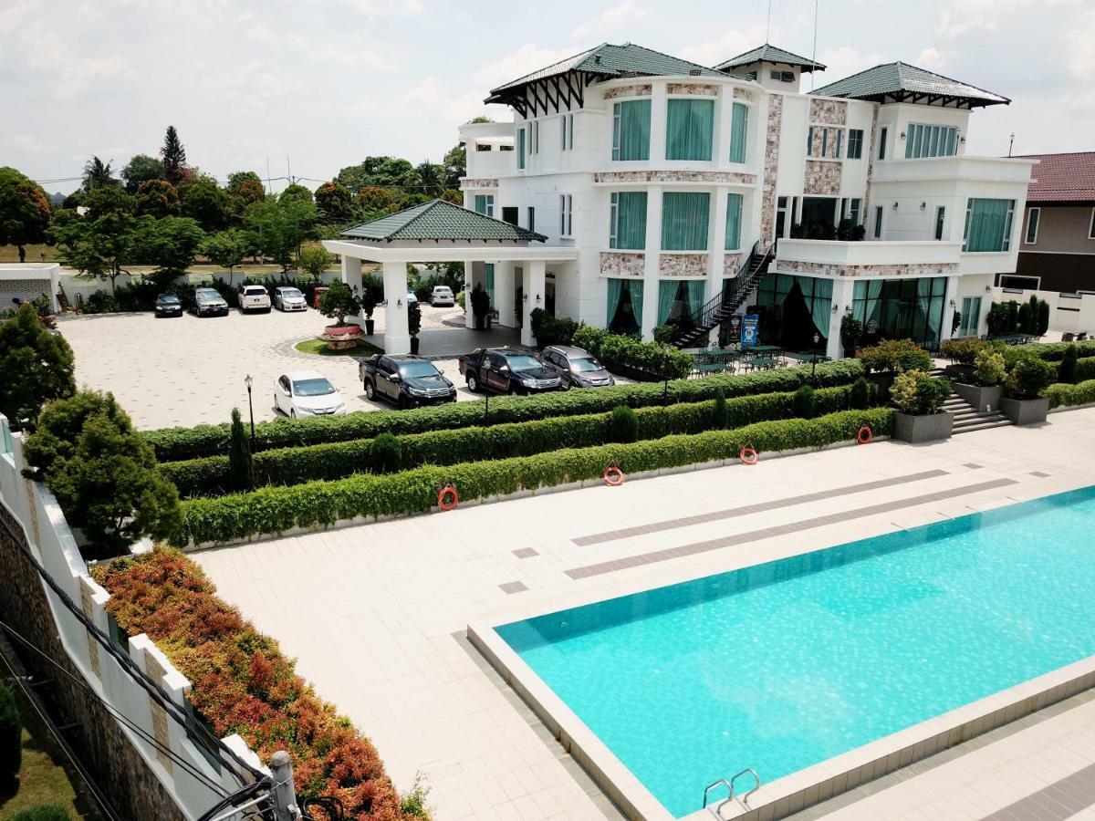 Casa Bianca Hotel Kluang Exterior photo